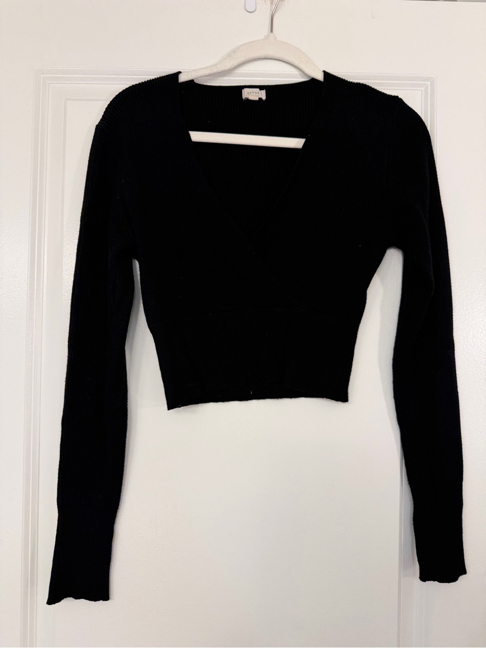 Black V-Neck Cropped Knit Top